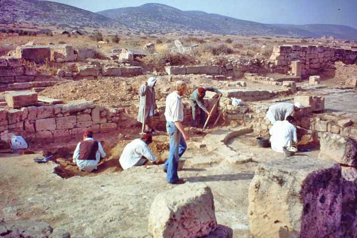 Ptolemais: a busy morning on site
