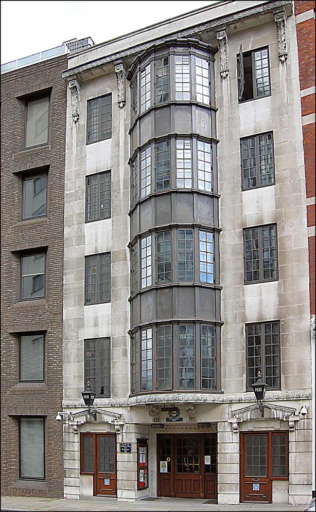 The second Snow Hill police station was built in 1926 on the site of the Saracen's Head a coaching inn demolished in 1868. This inn featured in Dickens’ Nicholas Nickleby, where the eponymous hero meets the sadistic one-eyed Yorkshire schoolmaster Wackford Squeers.