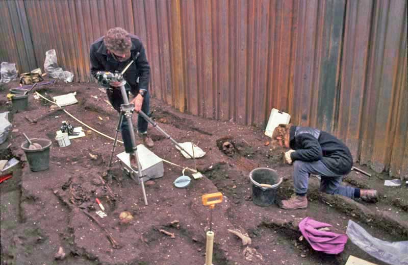 Jon Bailey and Lis Dyson? at Broad Street Station, Liverpool Street (LSS85) Photo Aidan Woodger
