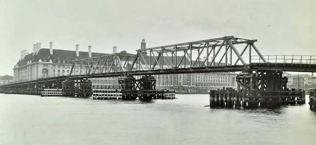 An Emergency Bridge built during WWII by the LCC: this one connected County Hall (Lambeth) with Whitehall (Westminster) in 1942. (London Metropolitan Archive: LCC Photo Library)