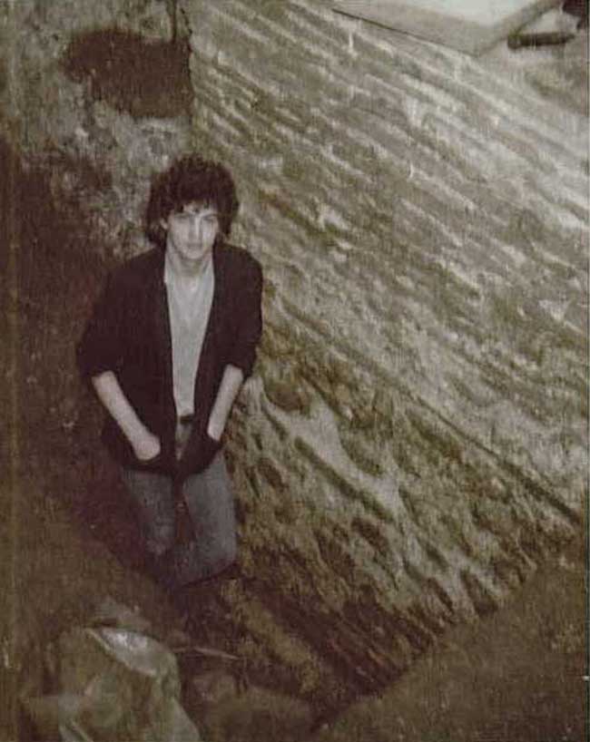 Miles Lane (ILA79) 1980, Richard Kerr in foundation trench of Roman building. Photo from Louise