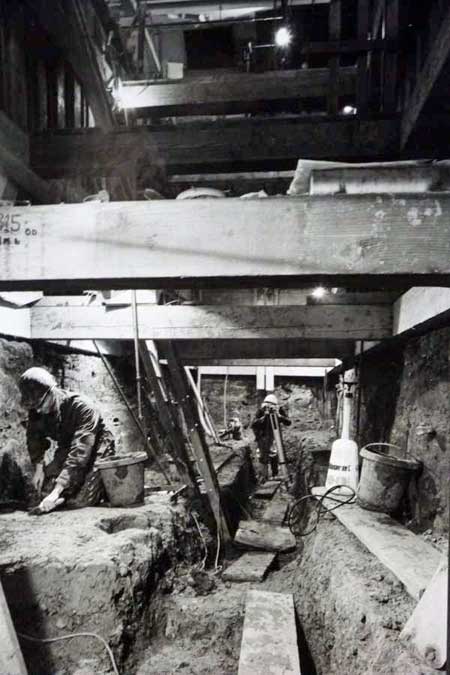 Peter Clark in the foreground - reproduced in the June 1982 ‘Digging in the City’ edition of Popular Archaeology