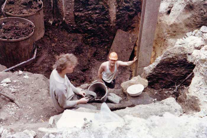 Joe Elder (new romantic), Julian Hill (in hole)