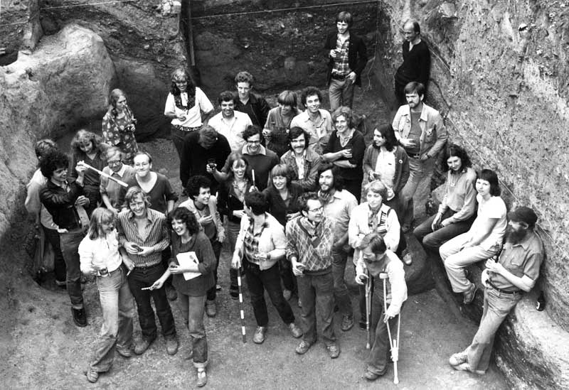 End of site celebration in large pit